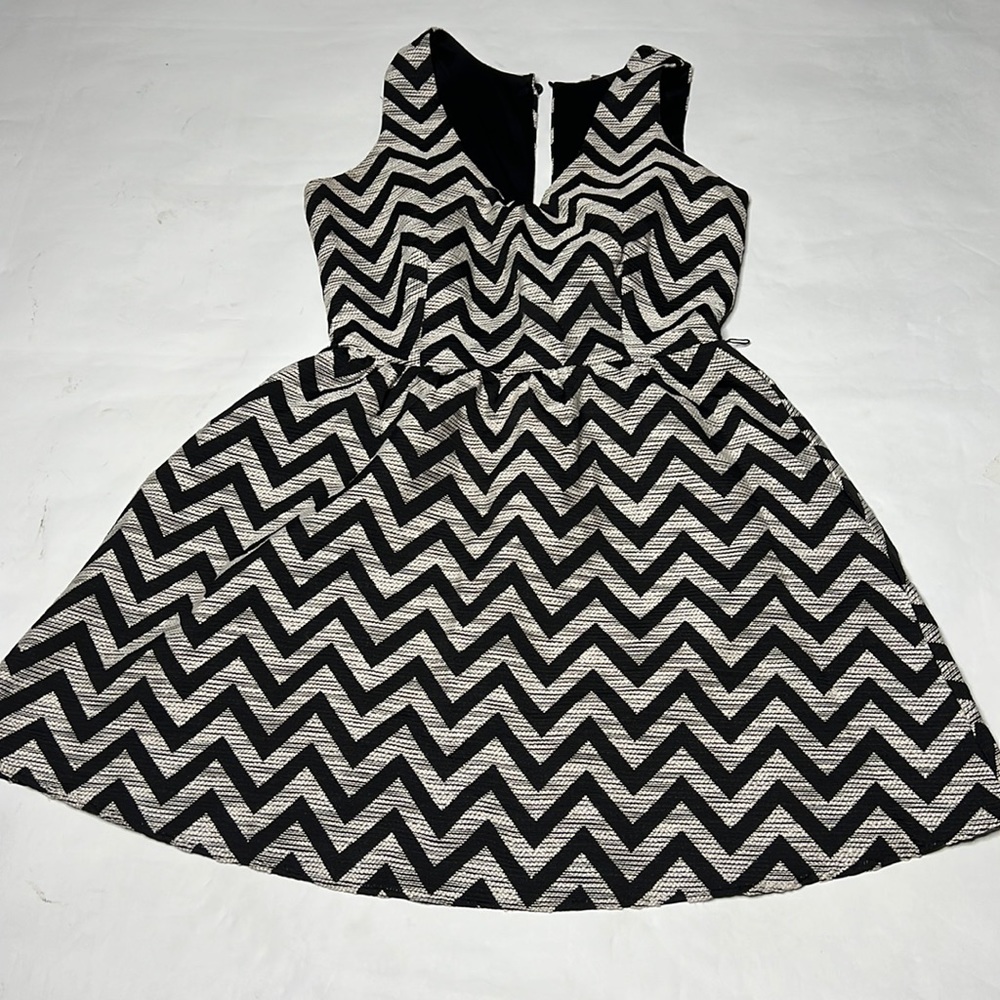 Black and white sleeveless dress size small